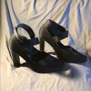 Colin Stuart size 6.5 satan heels